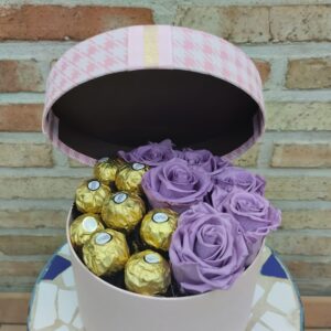 Rosas preservadas y ferrero